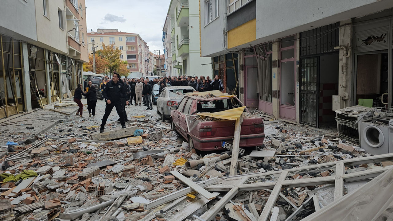 Çorum'da şiddetli patlama oldu sokak savaş alanına döndü 1 ölü çok sayıda yaralı var