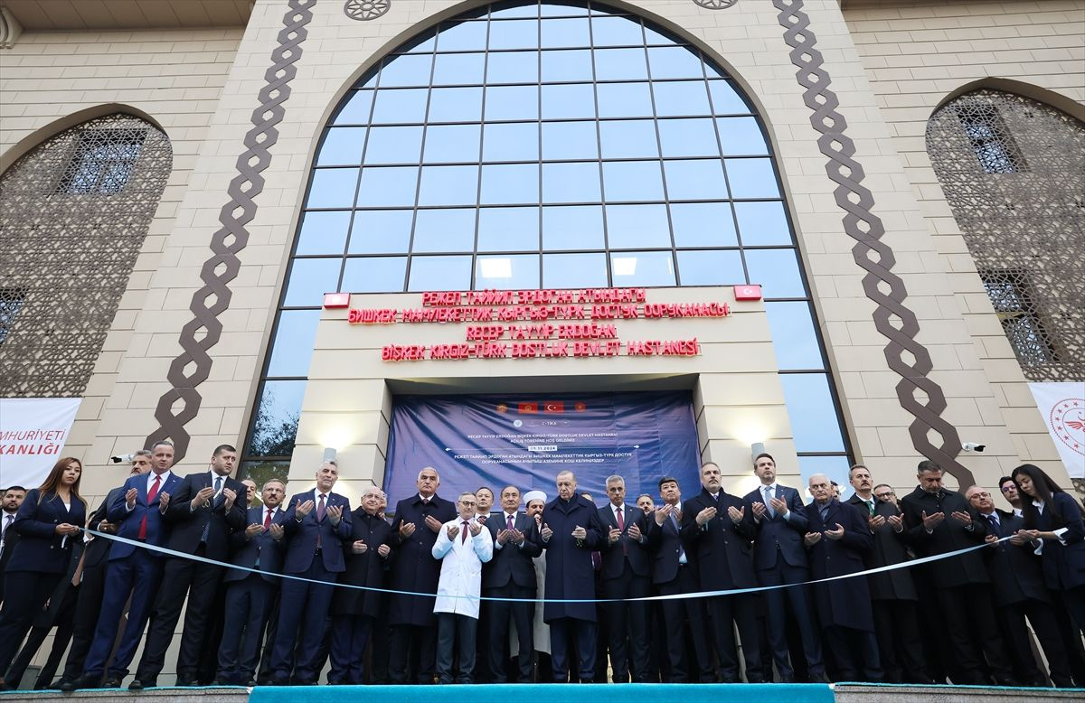 Cumhurbaşkanı Erdoğan, Kırgızistan'da kendi isminin verildiği hastanenin açılışını yaptı