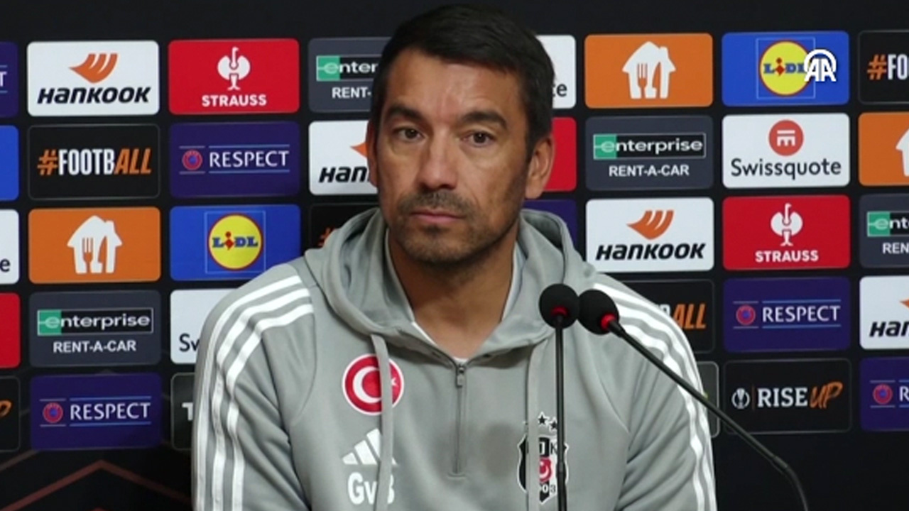 Beşiktaş'ta Giovanni van Bronckhorst'tan Malmö maçı öncesi açıklamalar