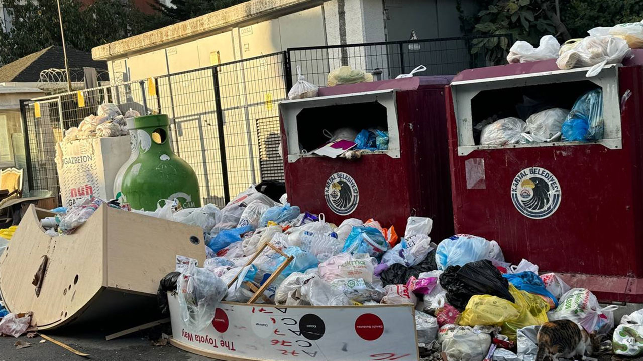 Kartal'da ara sokaklarda çöpler halen toplanmadı