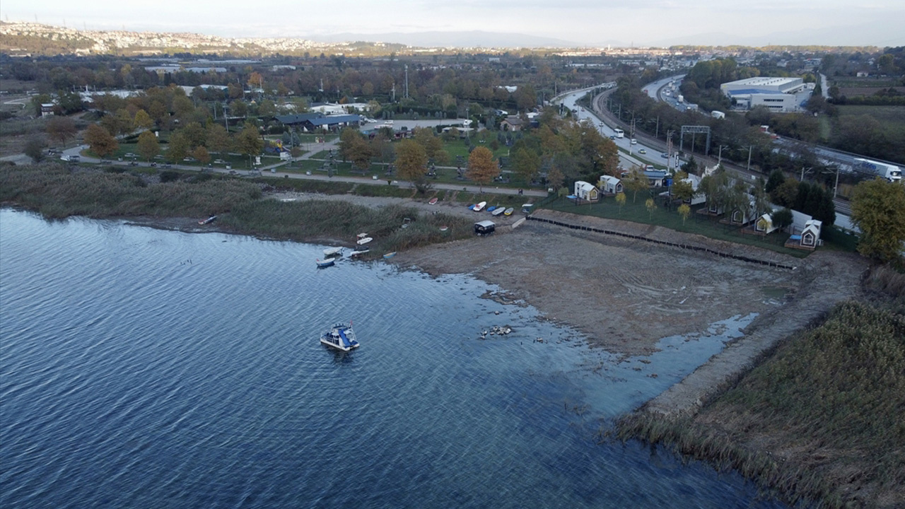 Sapanca Gölü'nde su miktarı son 5 yılın en düşük seviyesine geriledi