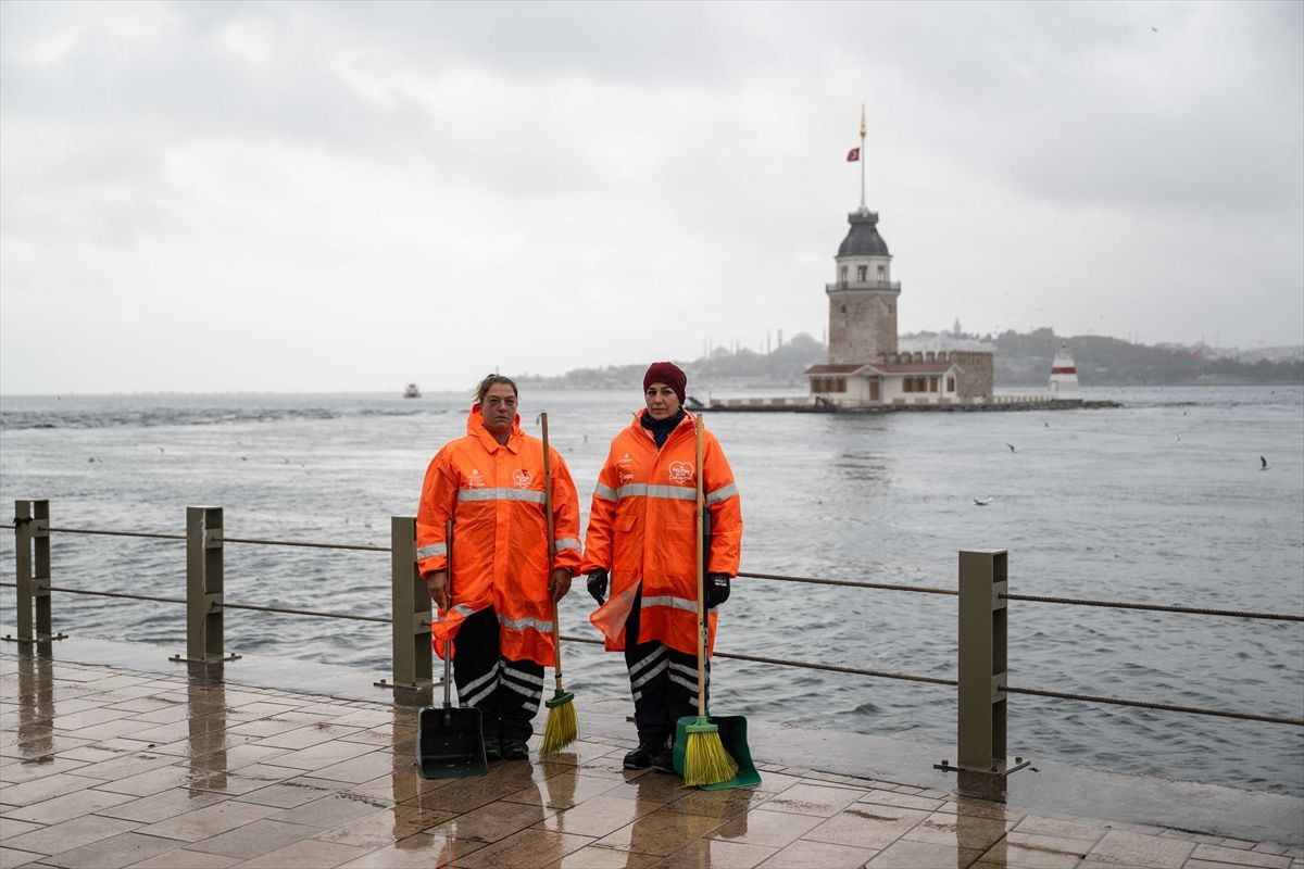 Türkiye'de 9.05'te hayat durdu! Ata'ya 1 dakikalık saygı duruşu