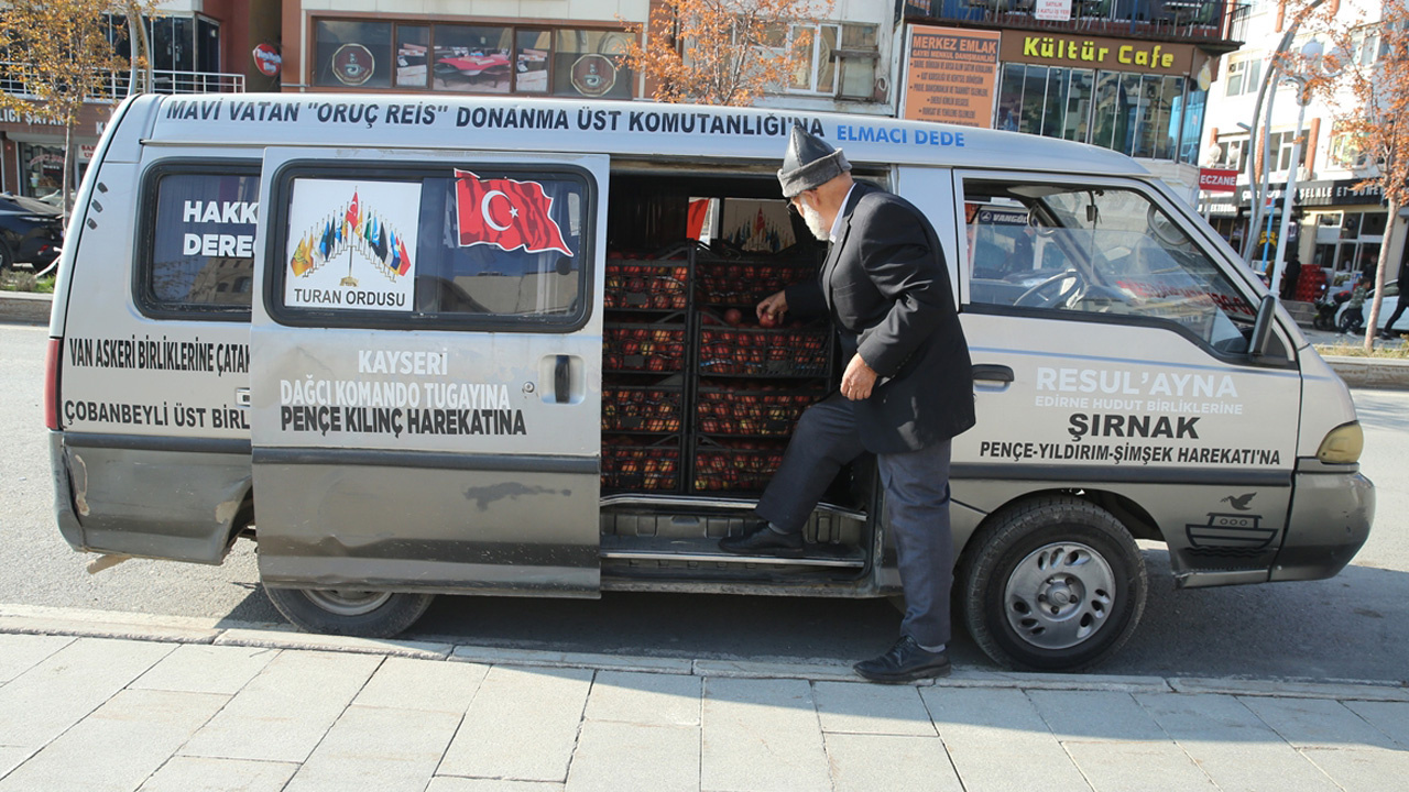 Denizlili "Elmacı Dede" yetiştirdiği elmaları Hakkari'deki askerler için getirdi