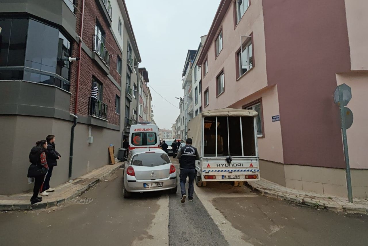 Bursa'da vahşet! Karısını boğarak öldürdü, çatıya çıkıp intihar etmek etmek istedi