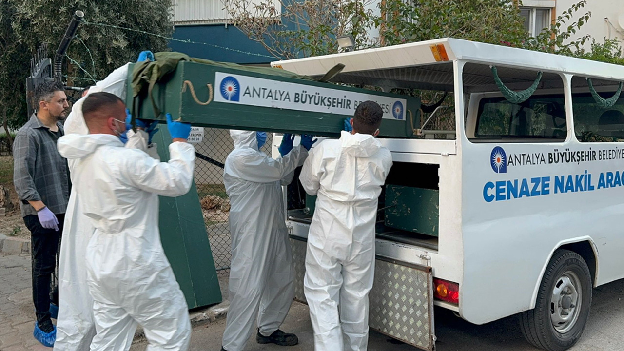 Antalya'da bir evde ölü bulunan İran uyruklu 3 kardeşin cenazeleri teslim alınmadı