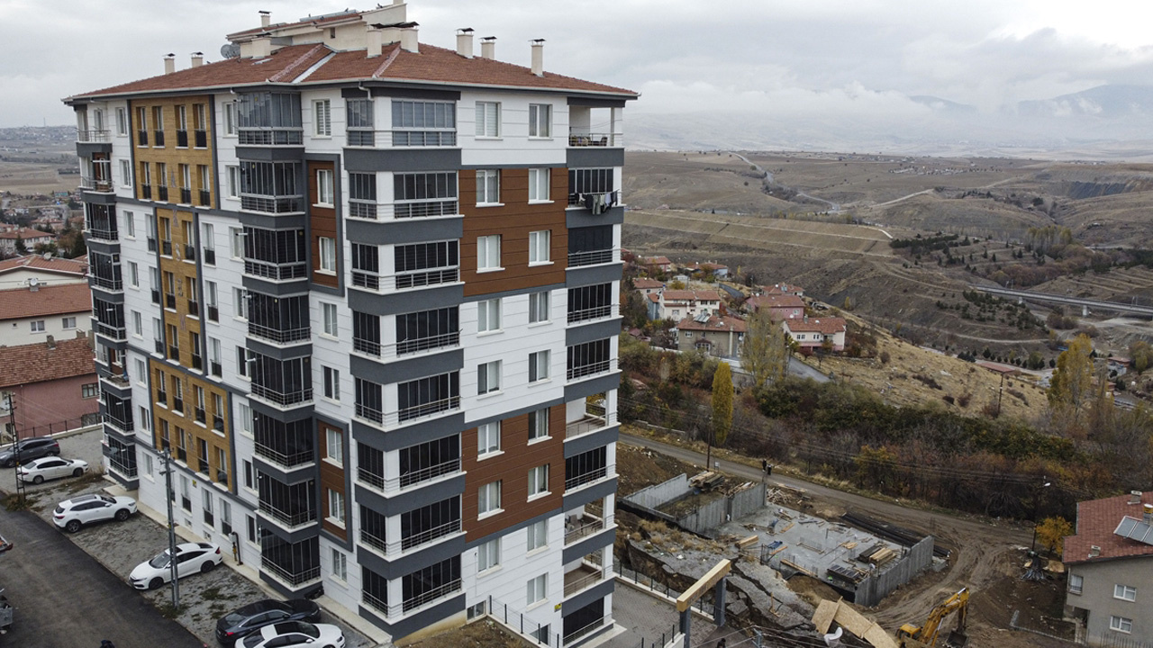 Ankara'da toprak kayması: 10 katlı bina tahliye edildi