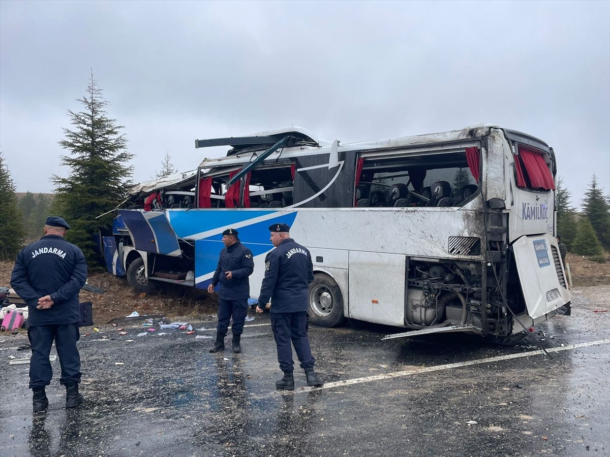 Eskişehir'de yolcu otobüsü kaza yaptı! Ölü ve yaralılar var