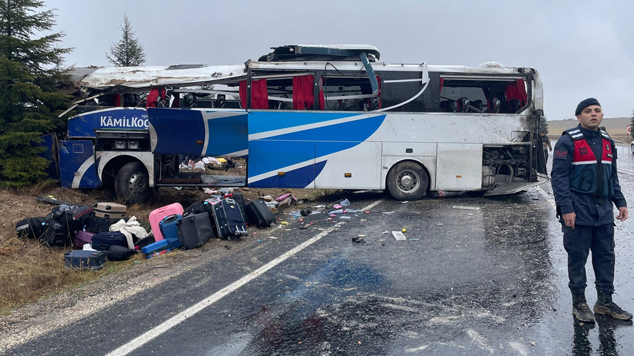 Eskişehir'de yolcu otobüsü kaza yaptı! Ölü ve yaralılar var