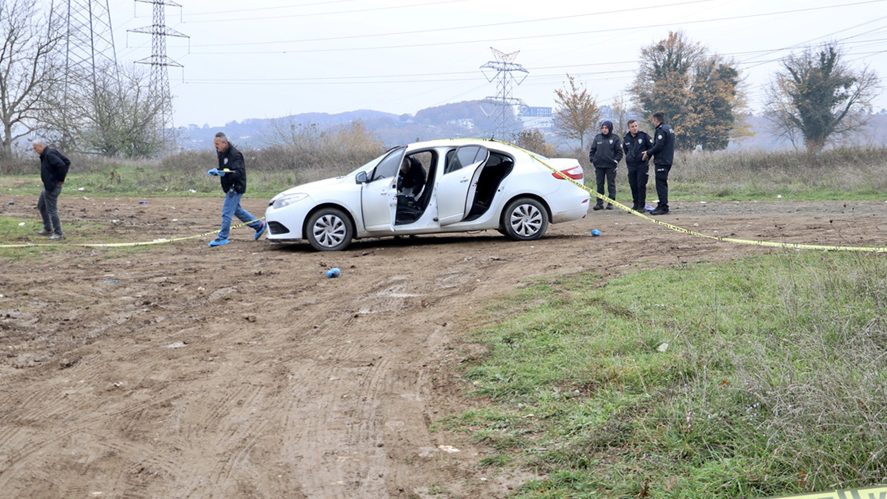 Sakarya'da boş arazide kan donduran görüntü! Başından vurulmuş erkek cesedi bulundu