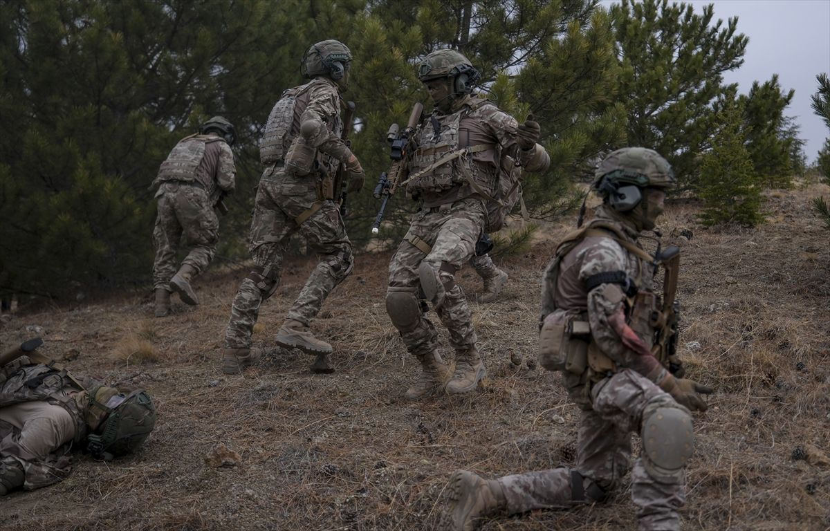 TSK'nın göz bebeği "bordo bereliler" hayat kurtaran eğitimler alıyor