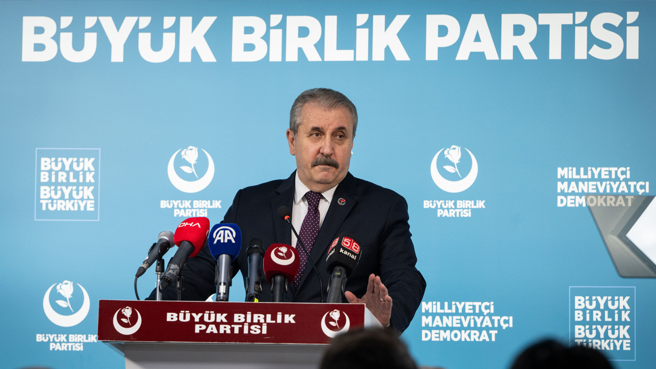 BBP lideri Mustafa Destici gündemi değerlendirdi: "Bu tam bir vandallıktır"