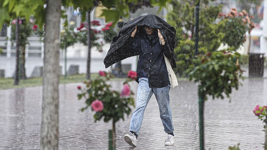 Meteoroloji, İstanbul dahil 49 kentte alarm verdi! Şiddetli sağanak ve fırtına geliyor