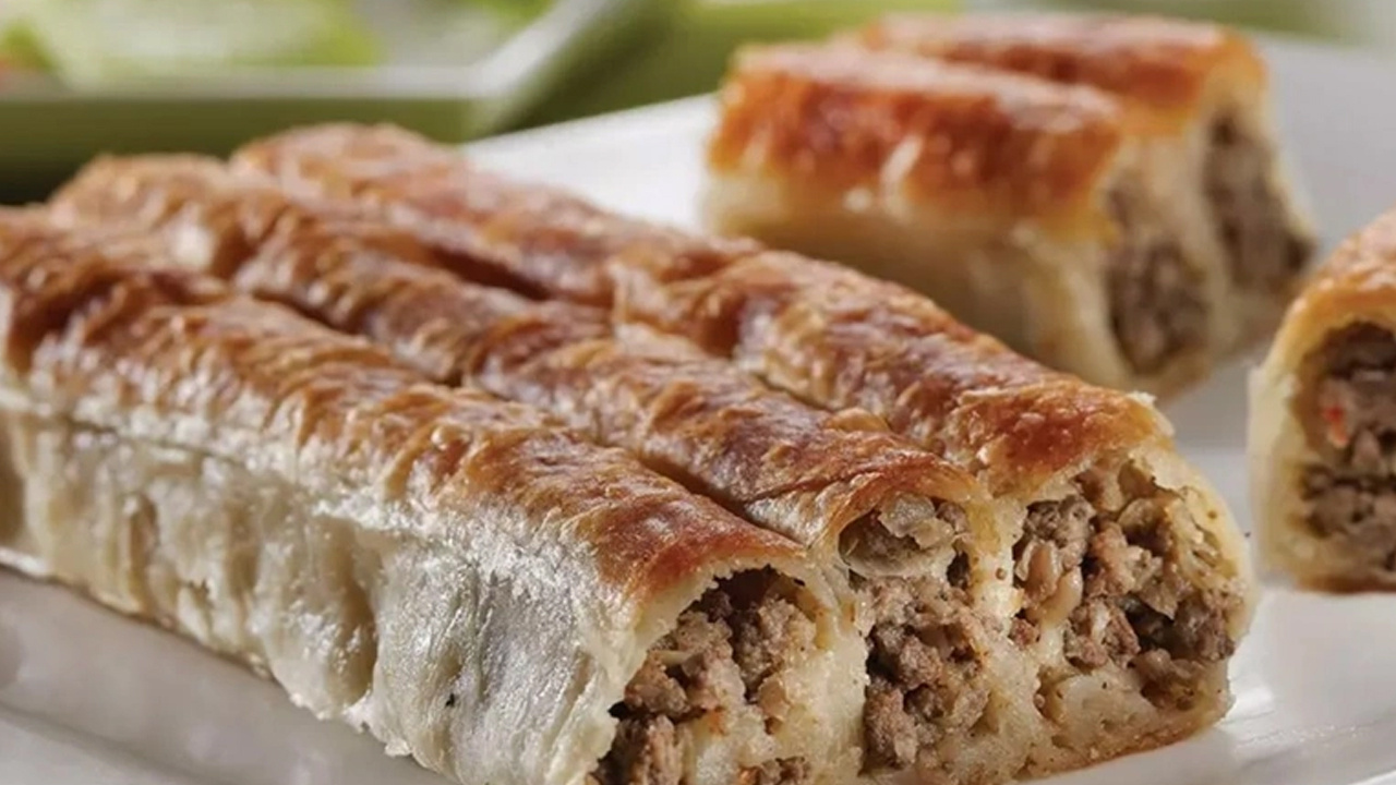 Kıymalı börek diye neler yedirmişler? Duyduğunuzda şok olacaksınız