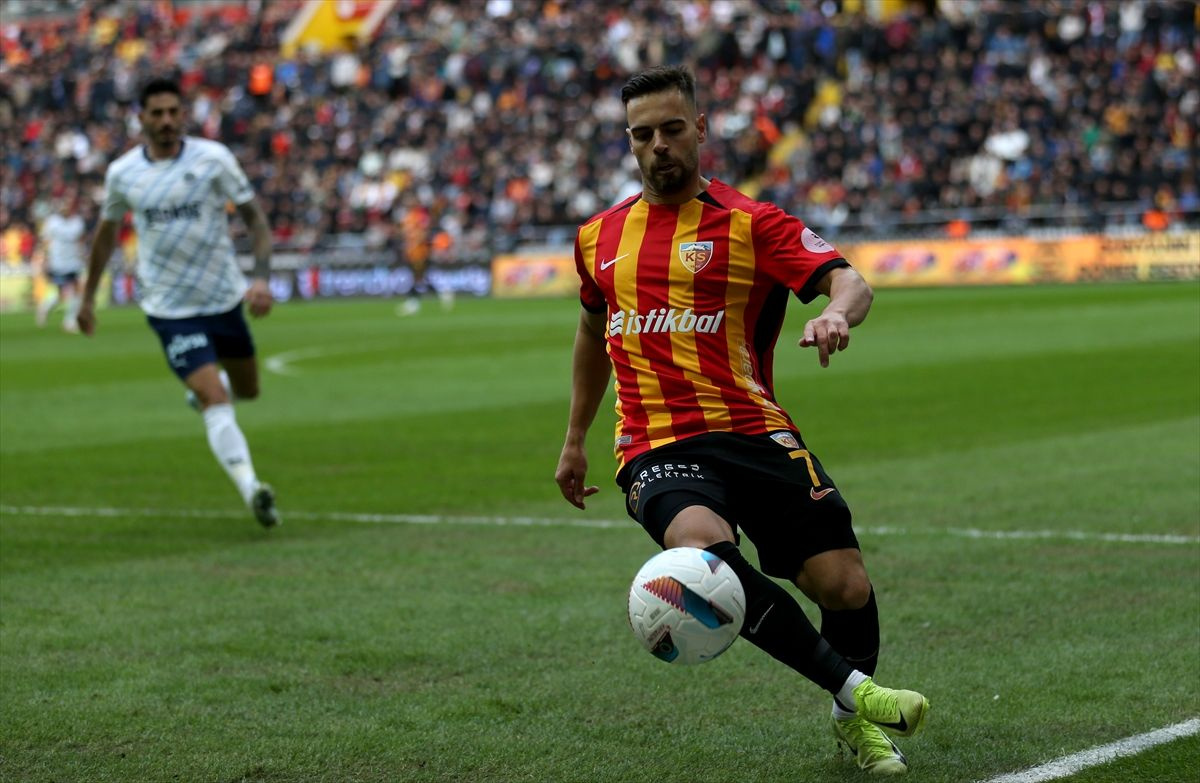 Spor yazarları Kayserispor-Fenerbahçe maçını değerlendirdi! "Verilen penaltı komediydi"