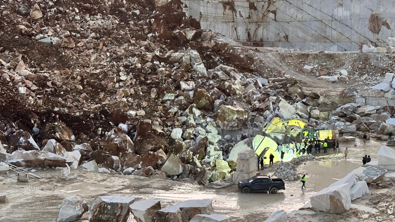 Marmara Adası'ndaki mermer ocağındaki toprak kaymasının görüntüleri ortaya çıktı