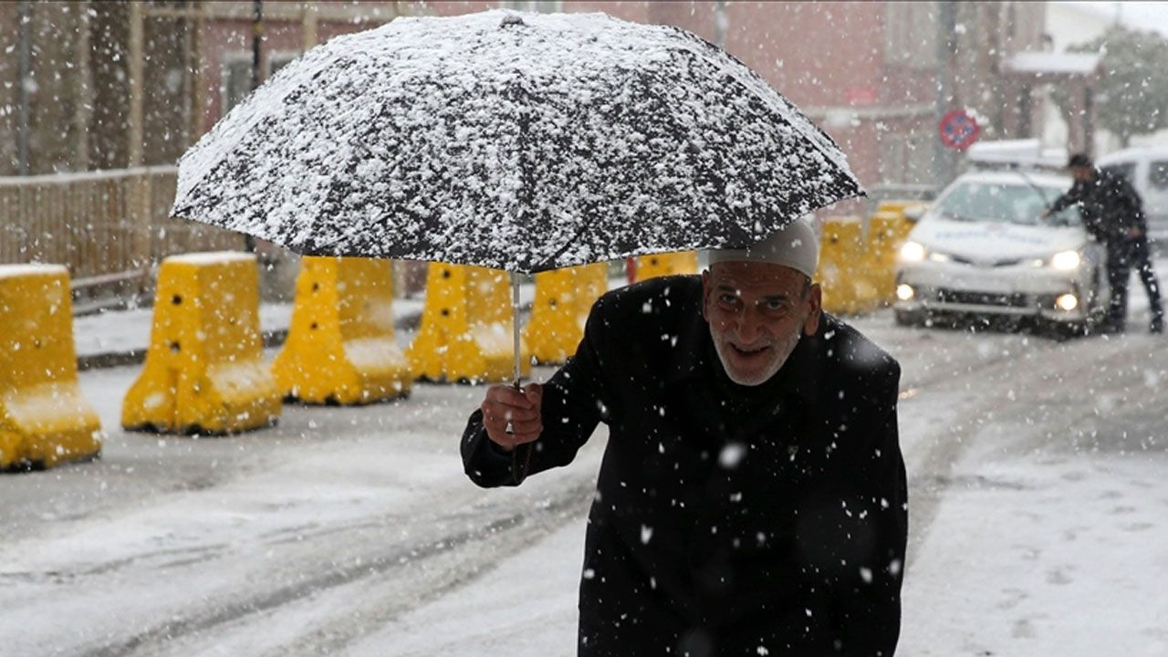 Kar yağışı ne kadar sürecek? Meteoroloji'den son hava durumu tahminleri, seferler iptal oldu, bu illerdekiler dikkat!