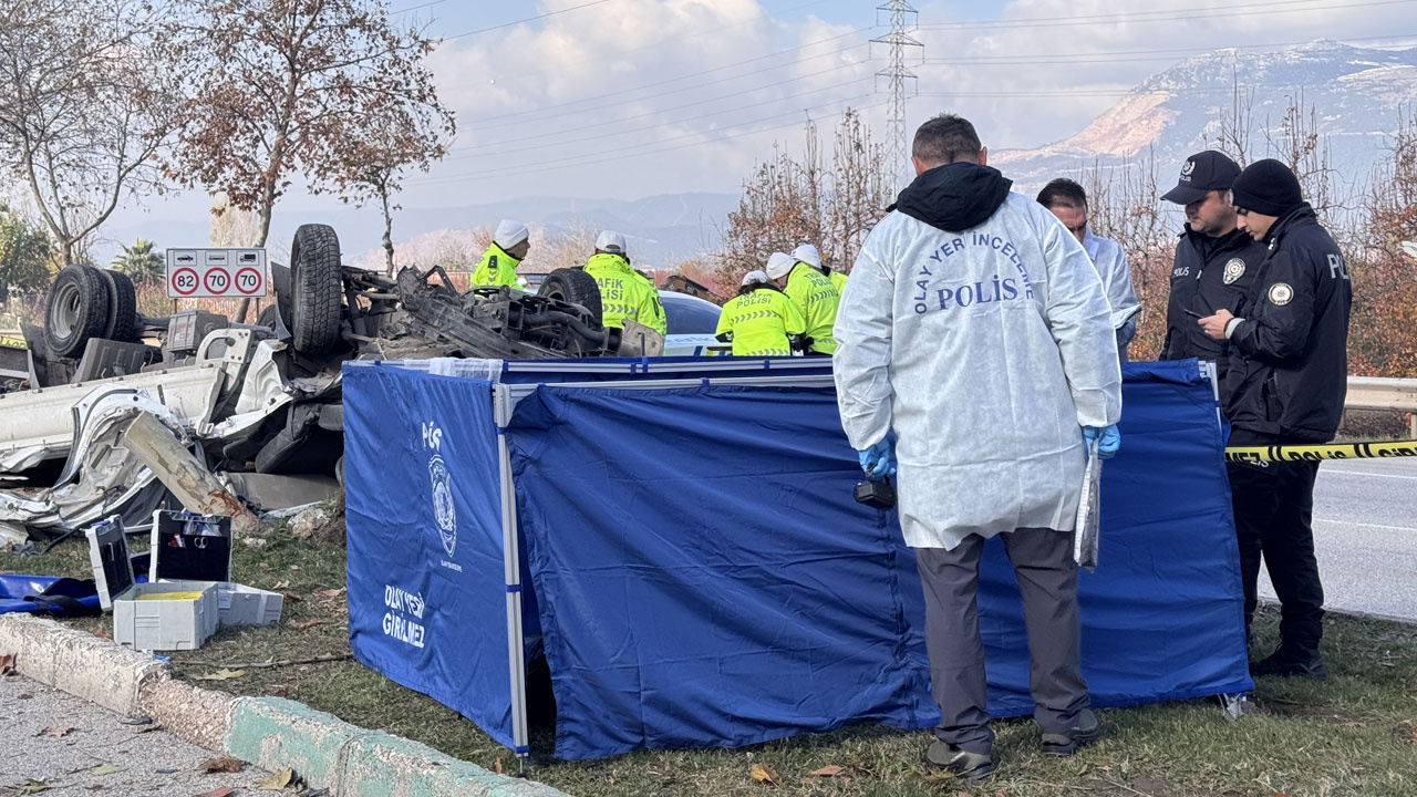 Bursa'da feci kaza! Çarpıp ters devrildi, ölenler var