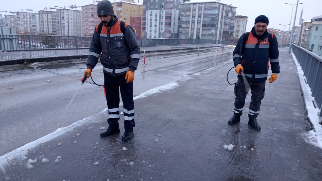 Çorum'da kar yağışı nedeniyle taşımalı eğitime 1 gün ara verildi