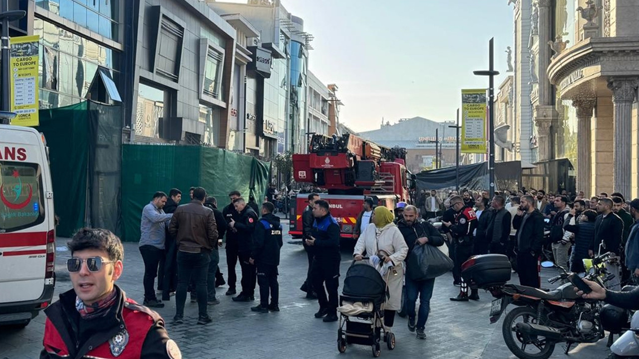 Güngören'de bina yıkımı sırasında facia! 2 işçi göçük altında kaldı