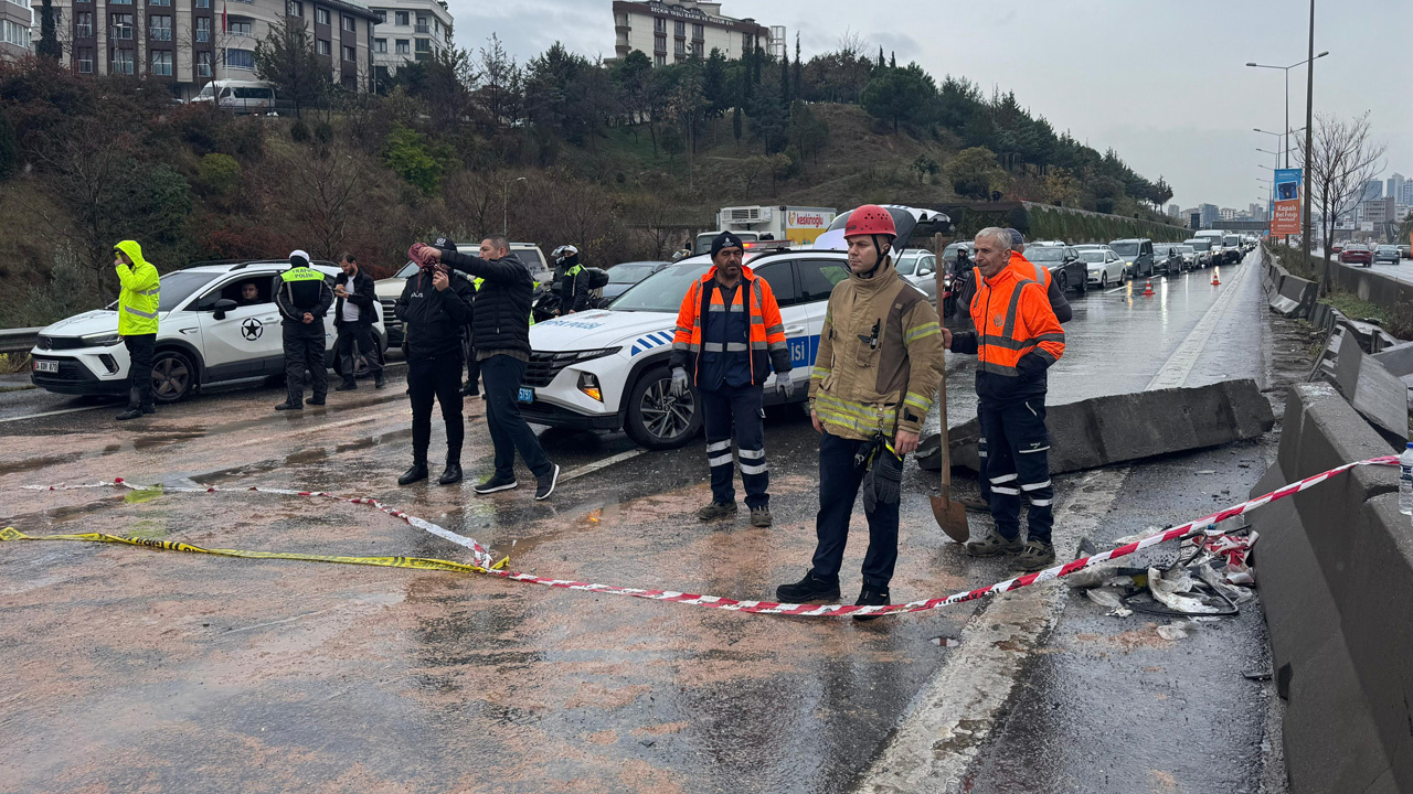 Maltepe'de kaza! Midibüs devrildi: Ölü ve yaralılar var