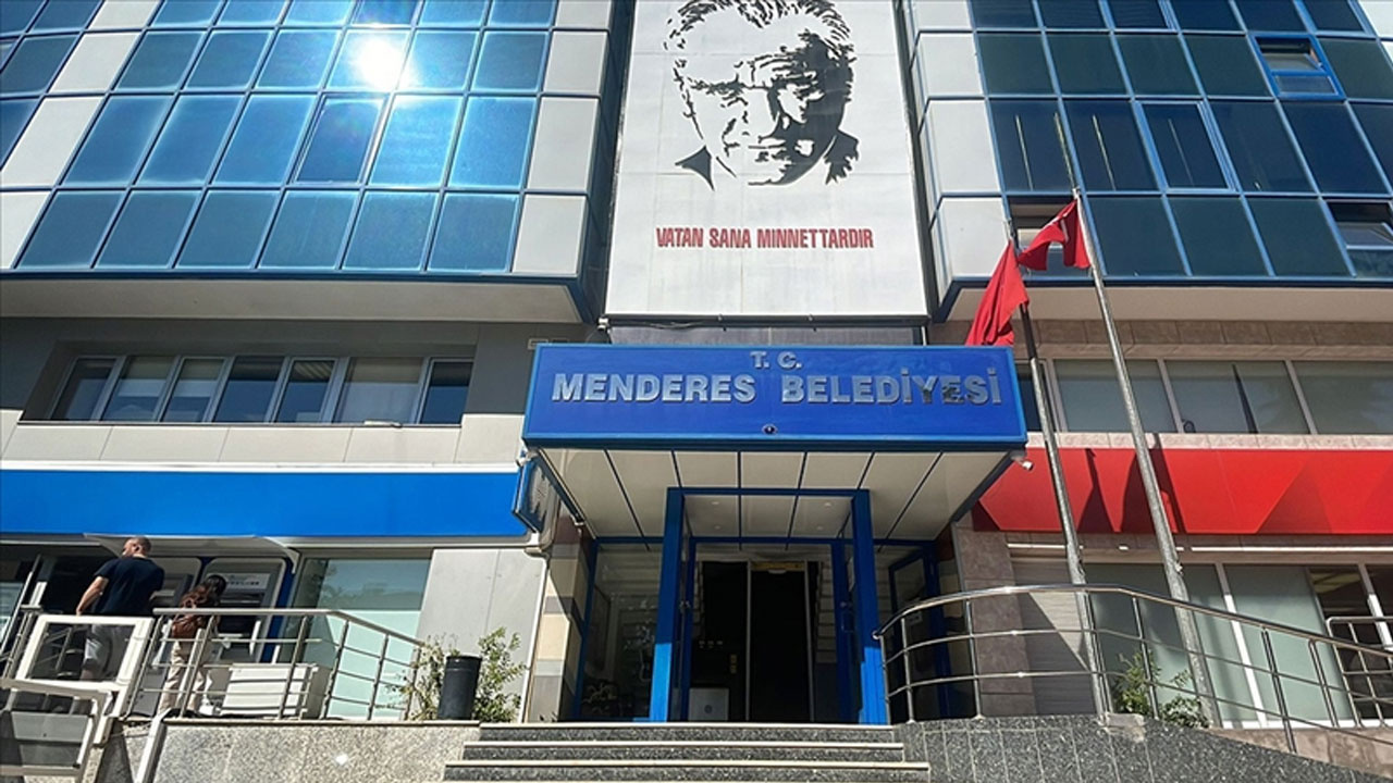 Menderes Belediye Başkan Yardımcısı makamında darbedildi