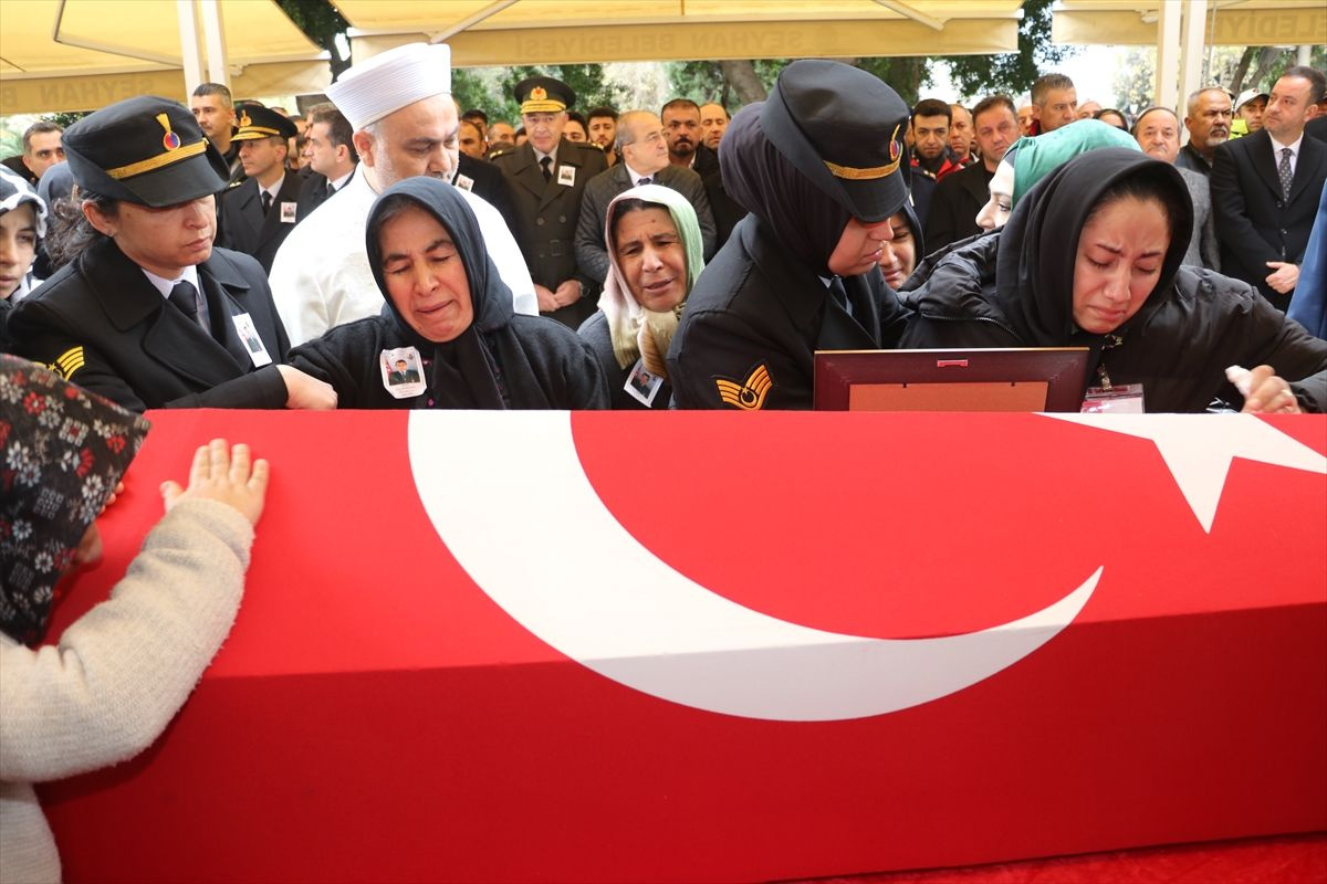 Şehit Uzman Çavuş Eren Kızıldağ'a gözyaşlarıyla veda! Eşinin feryadı yürekleri dağladı