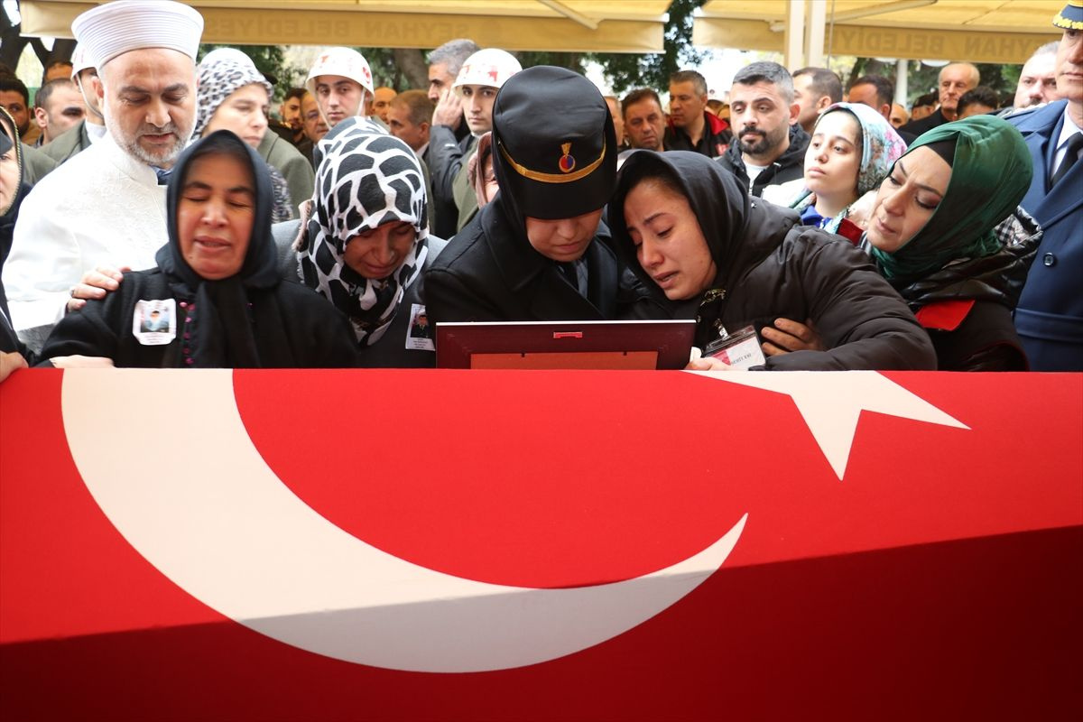 Şehit Uzman Çavuş Eren Kızıldağ'a gözyaşlarıyla veda! Eşinin feryadı yürekleri dağladı