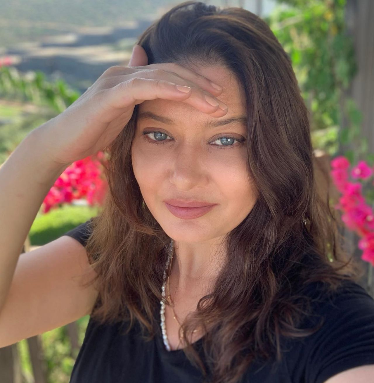 Nurgül Yeşilçay Suudi Arabistan'daki festivale damga vurdu! Kırmızı elbisesiyle göz kamaştırdı