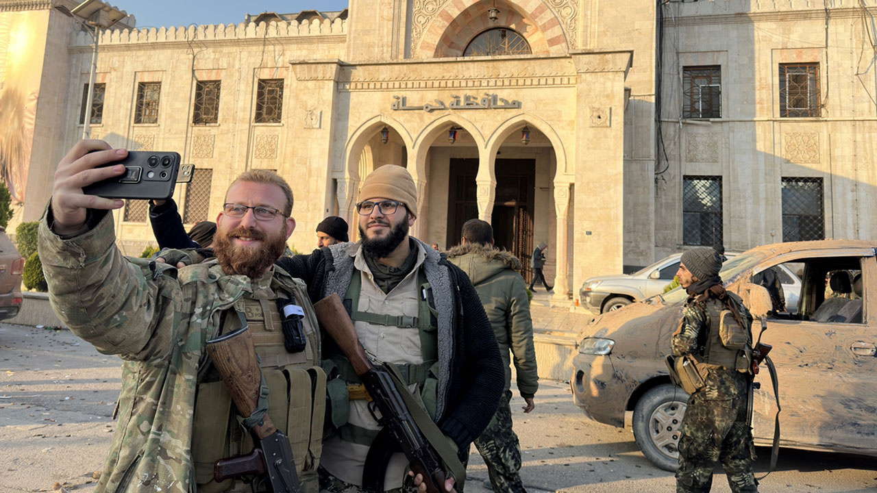 ABD destekli Suriye Özgür Ordusu, Humus'un Tedmur ilçesini rejim güçlerinden aldı