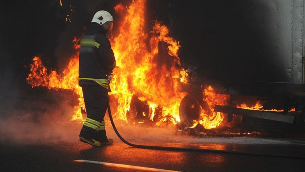 Soğuk hava deposunun inşaatında yangın: 9 işçi öldü