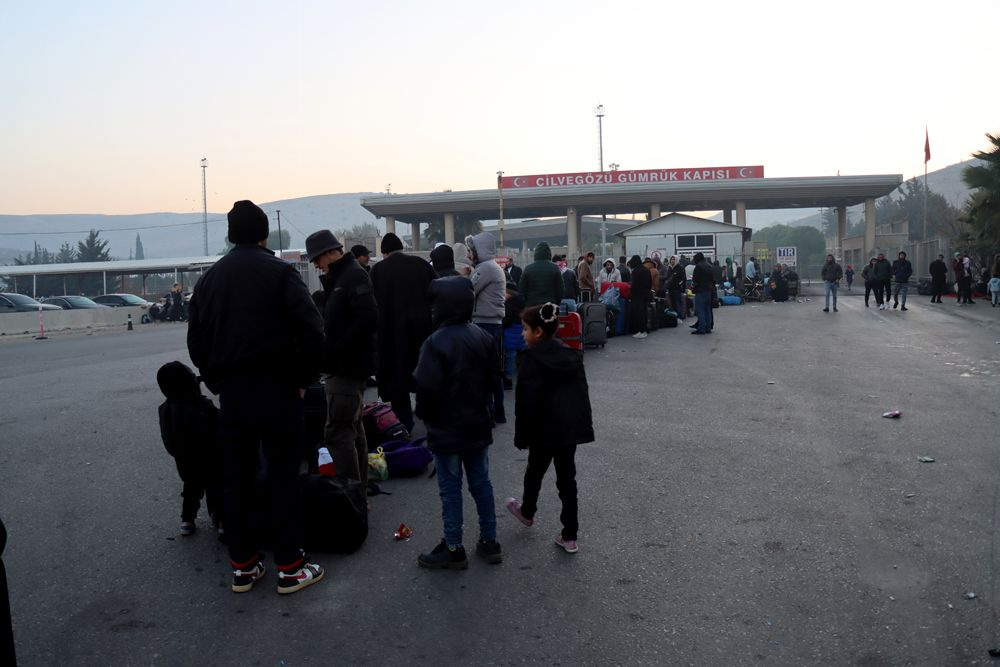 Türkiye'deki Suriyeliler ülkelerine dönüyor! "Türkiye çok güzel ama vatanımız Suriye"