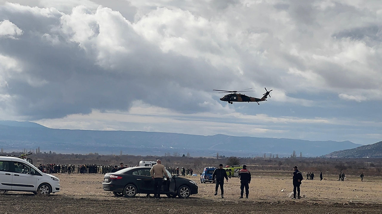 Isparta'da askeri helikopterin düşmesi sonucu 6 asker şehit oldu