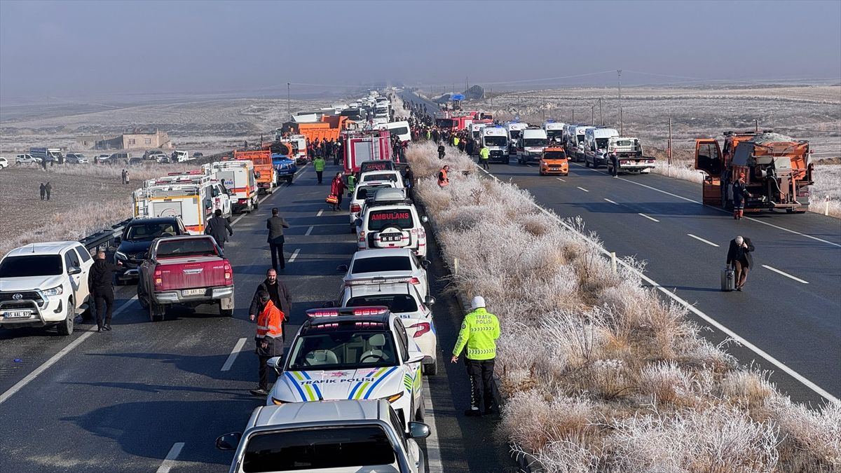 Van'da 30 aracın karıştığı zincirleme kaza! Ölenler ve çok sayıda yaralı var