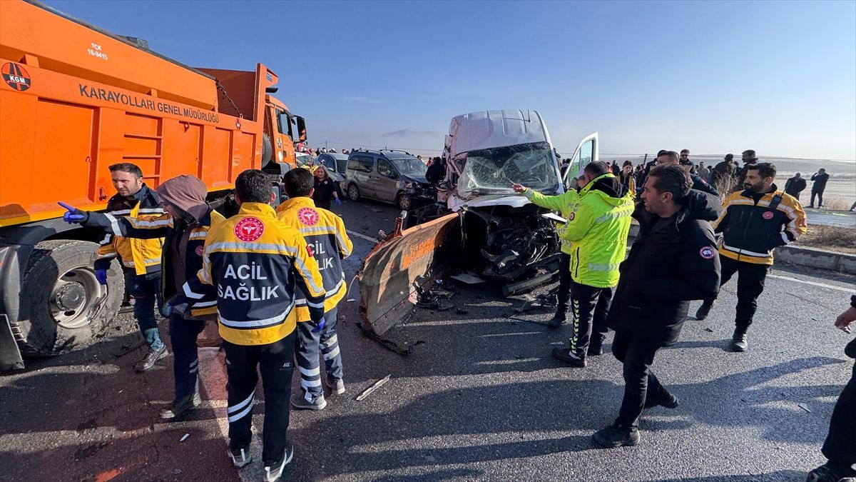 Van'da 30 aracın karıştığı zincirleme kaza! Ölenler ve çok sayıda yaralı var