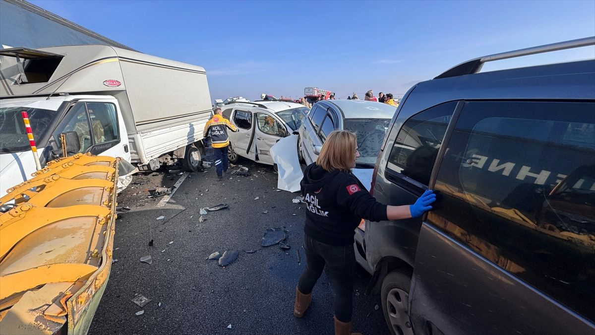 Van'da 30 aracın karıştığı zincirleme kaza! Ölenler ve çok sayıda yaralı var