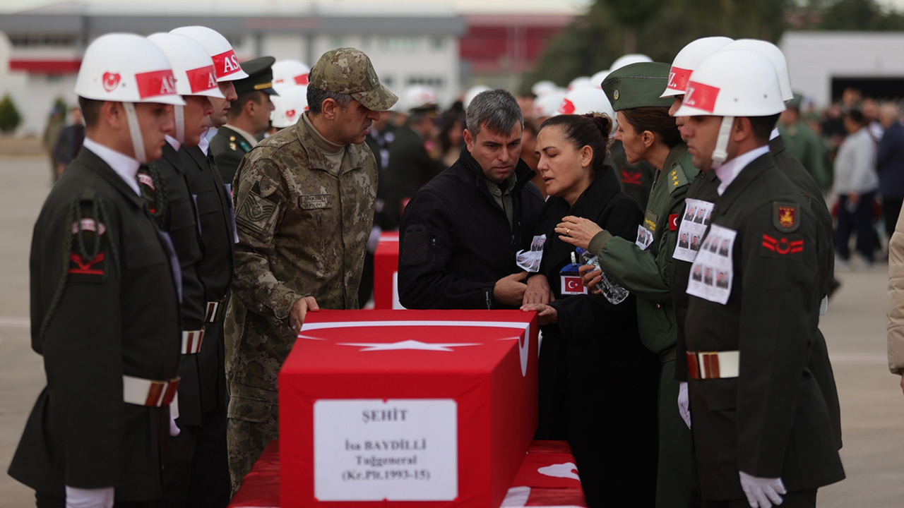 Isparta'da helikopter kazasında şehit olan askerlerin cenazeleri memleketlerine uğurlandı