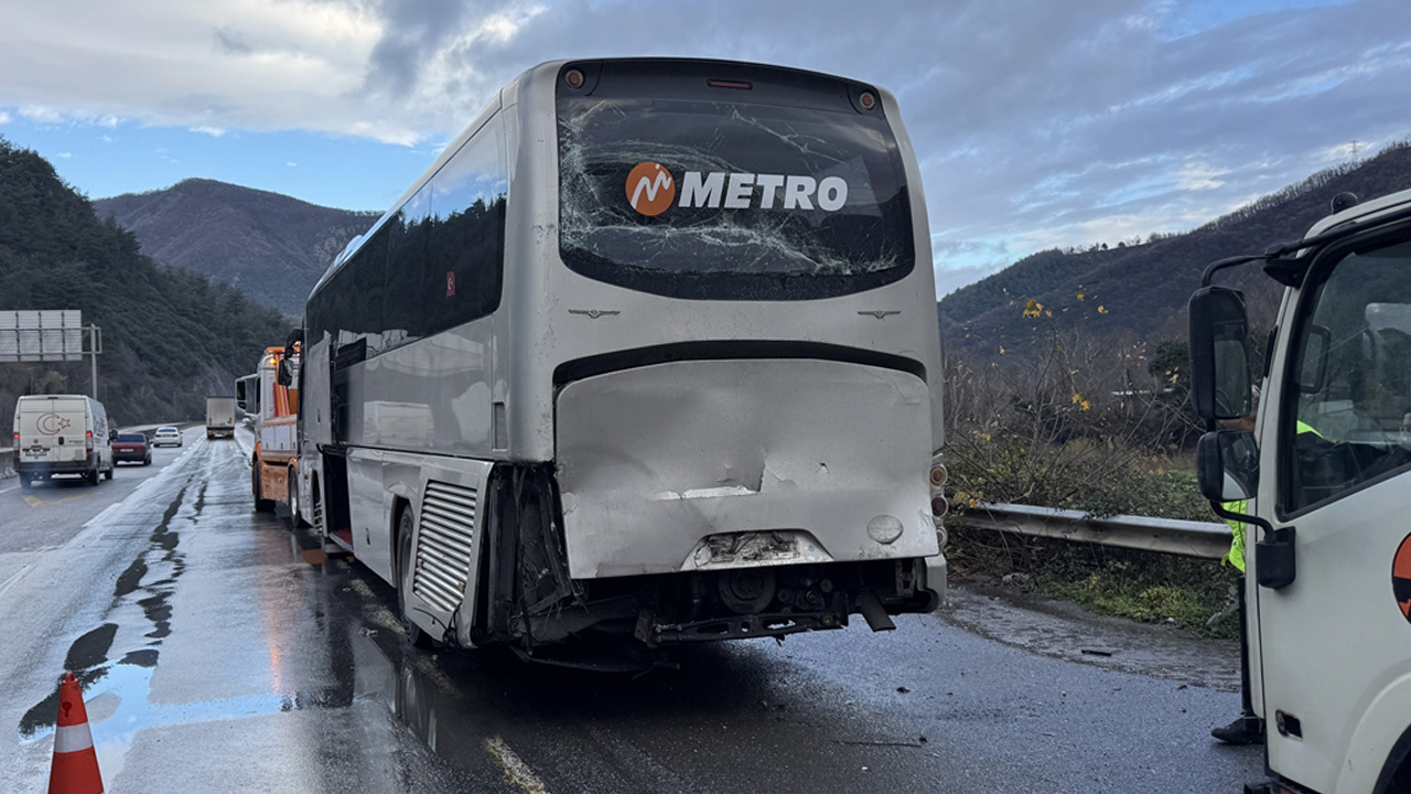 Sakarya'da zincirleme trafik kazası: 15 yaralı