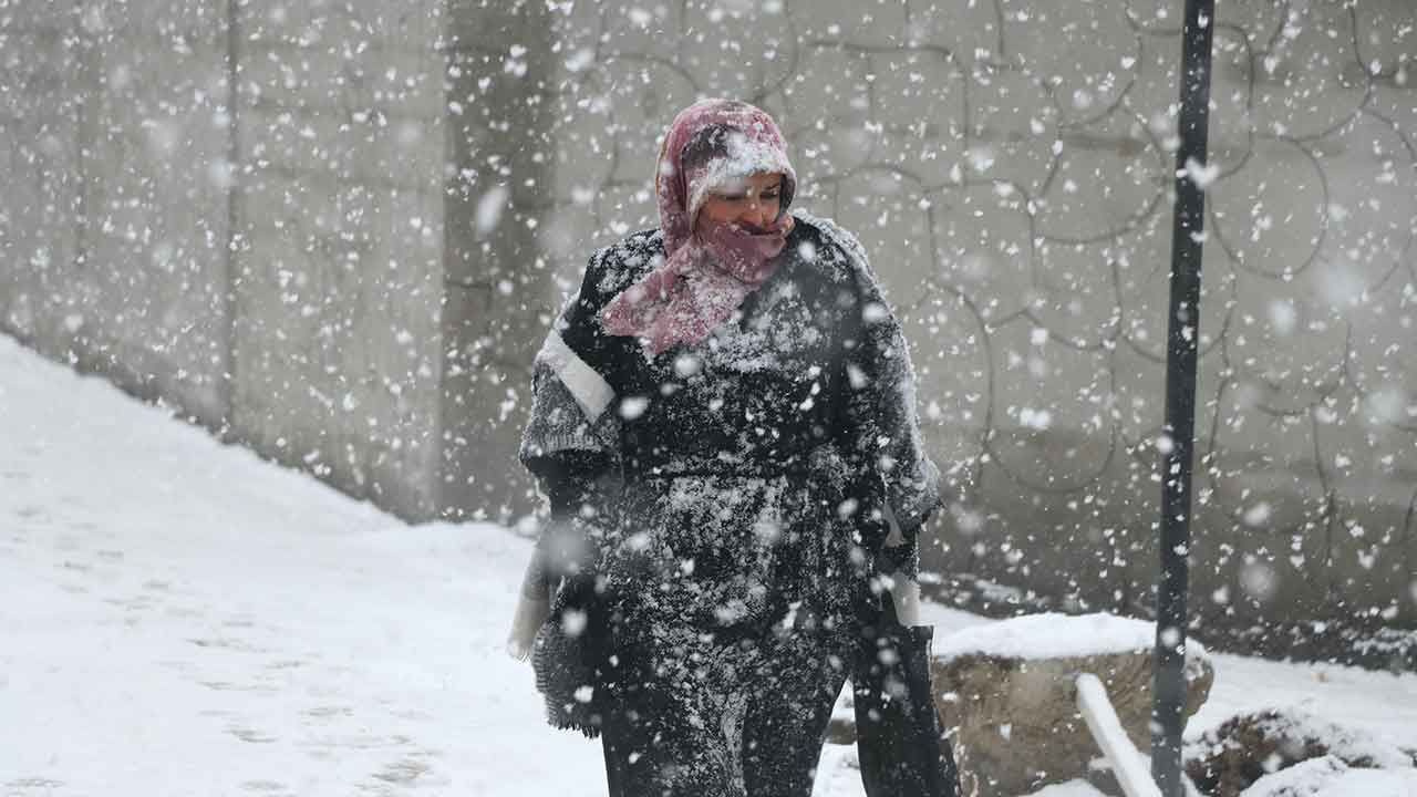 Çok şiddetli kar yağacak meteoroloji bu iller uyardı! Fena geliyor, hazır olun