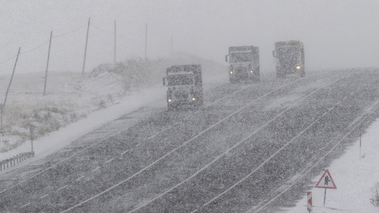 Kars-Göle kara yolu ulaşıma kapatıldı