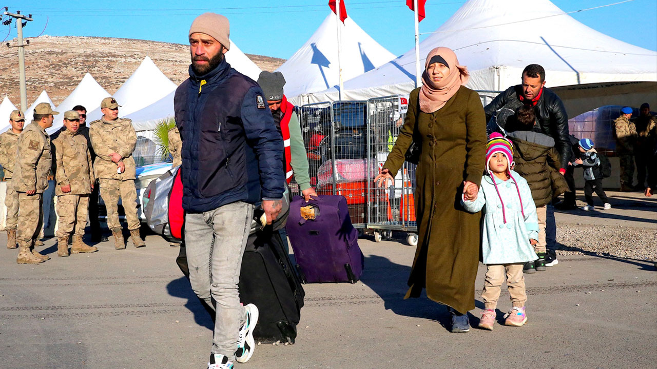 İçişleri Bakanı Ali Yerlikaya, Esad sonrası ülkelerine dönen Suriyeli sayısını açıkladı