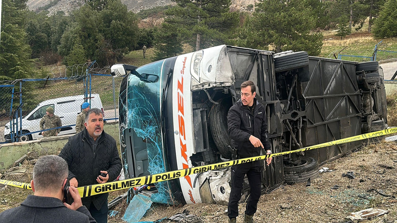 Yolcu otobüsü şarampole devrildi! Ölü ve yaralılar var