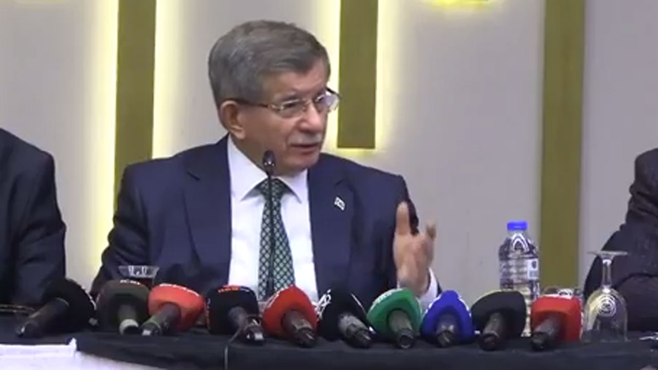 Ahmet Davutoğlu itiraf etti: Erdoğan'la arama fitne soktular! Ruhen AK Partiliyim