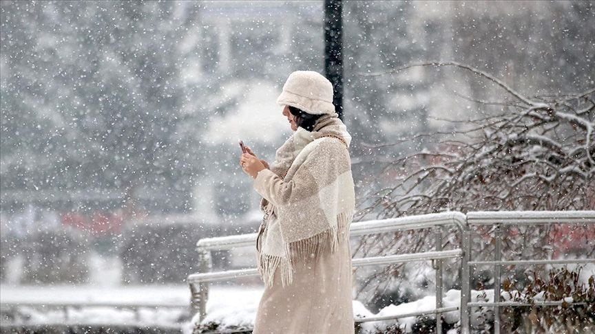 Meteoroloji'den turuncu kodlu uyarı: Yoğun kar yağışı fırtınayla birlikte gelecek!