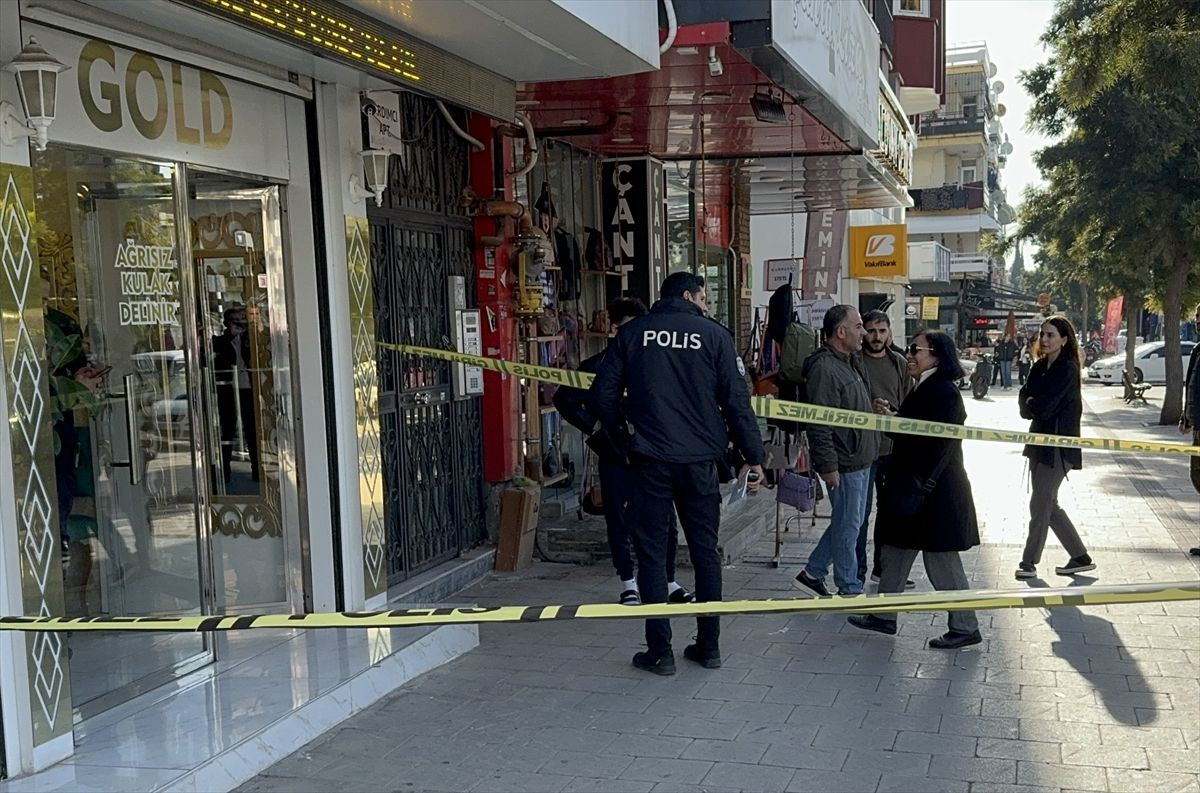 Kalaşnikof ile kuyumcu bastılar! Altınlarla kaçtılar