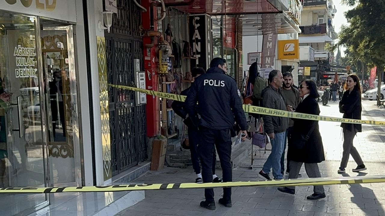 Kalaşnikof ile kuyumcu bastılar! Altınlarla kaçtılar