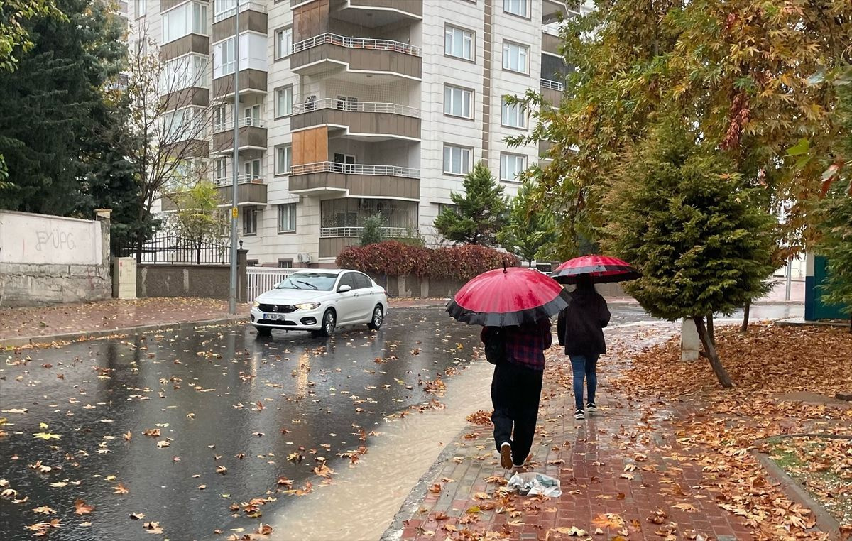 Bakmadan dışarı çıkmayın! 4  ile turuncu, 13 ile sarı kodlu uyarı