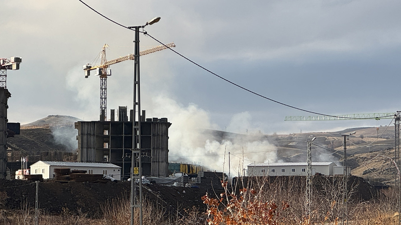 Elazığ'da işçilerin kaldığı konteynerlerde yangın çıktı