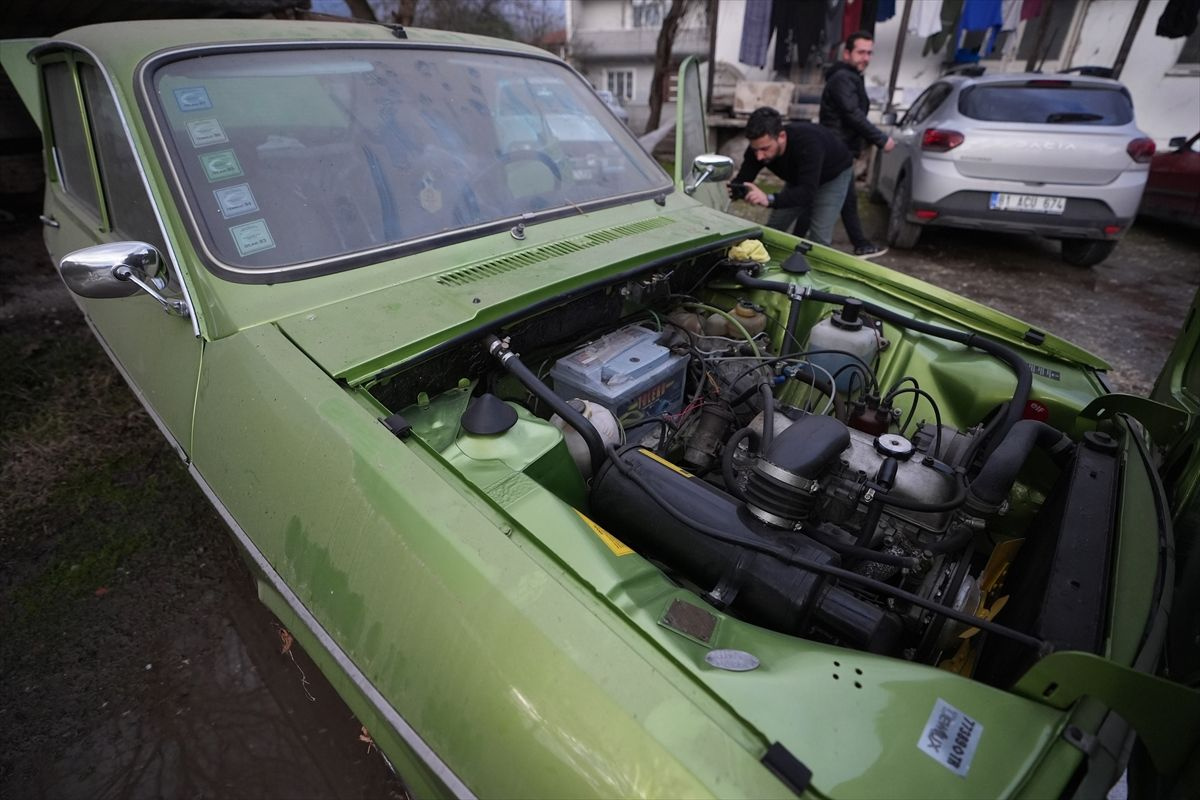 1977 model aracını restore etti sadece 77 bin kilometrede sahibi vasiyetini açıkladı