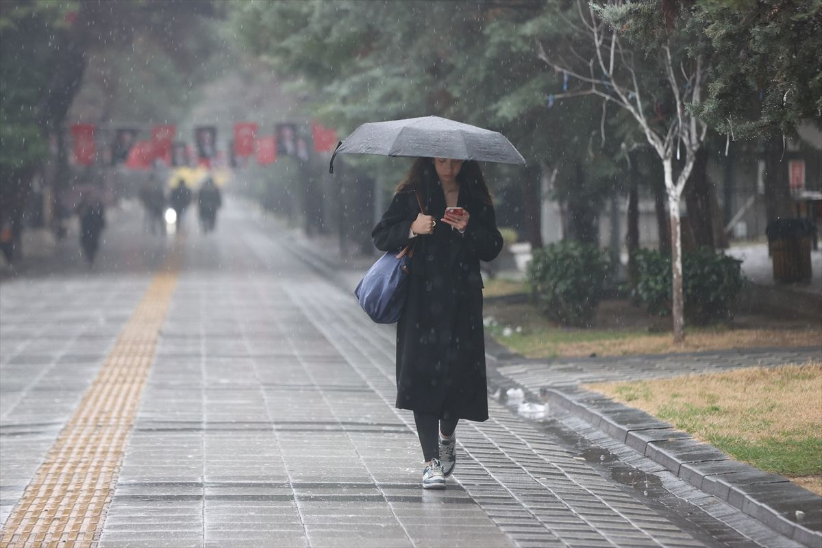 Fırtına, kar ve yağmur! Meteoroloji 17 il için alarm verdi: İşte bölge bölge hava durumu tahminleri