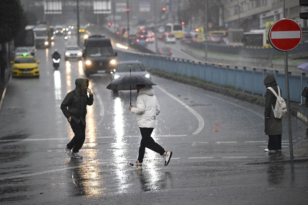 Fırtına, kar ve yağmur! Meteoroloji 17 il için alarm verdi: İşte bölge bölge hava durumu tahminleri